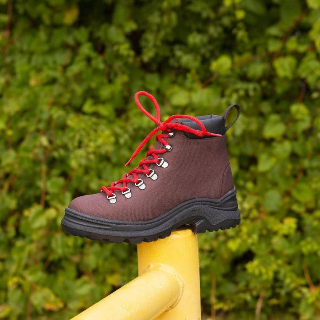 Our tear-resistant round laces are made from premium materials for long wear, durability and to add a pop of colour to your Weekend Boots!