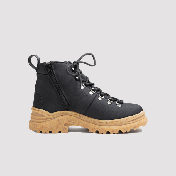 The winterized Weekend Boot™ in Black – Thesus™ Outdoors