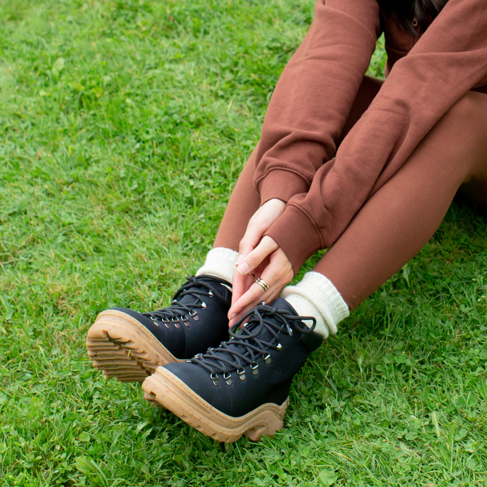 The vegan + sustainable Weekend Boot by Thesus keeps you cozy and dry all day, all year. Versatile design for wherever your day takes you. Shop online.